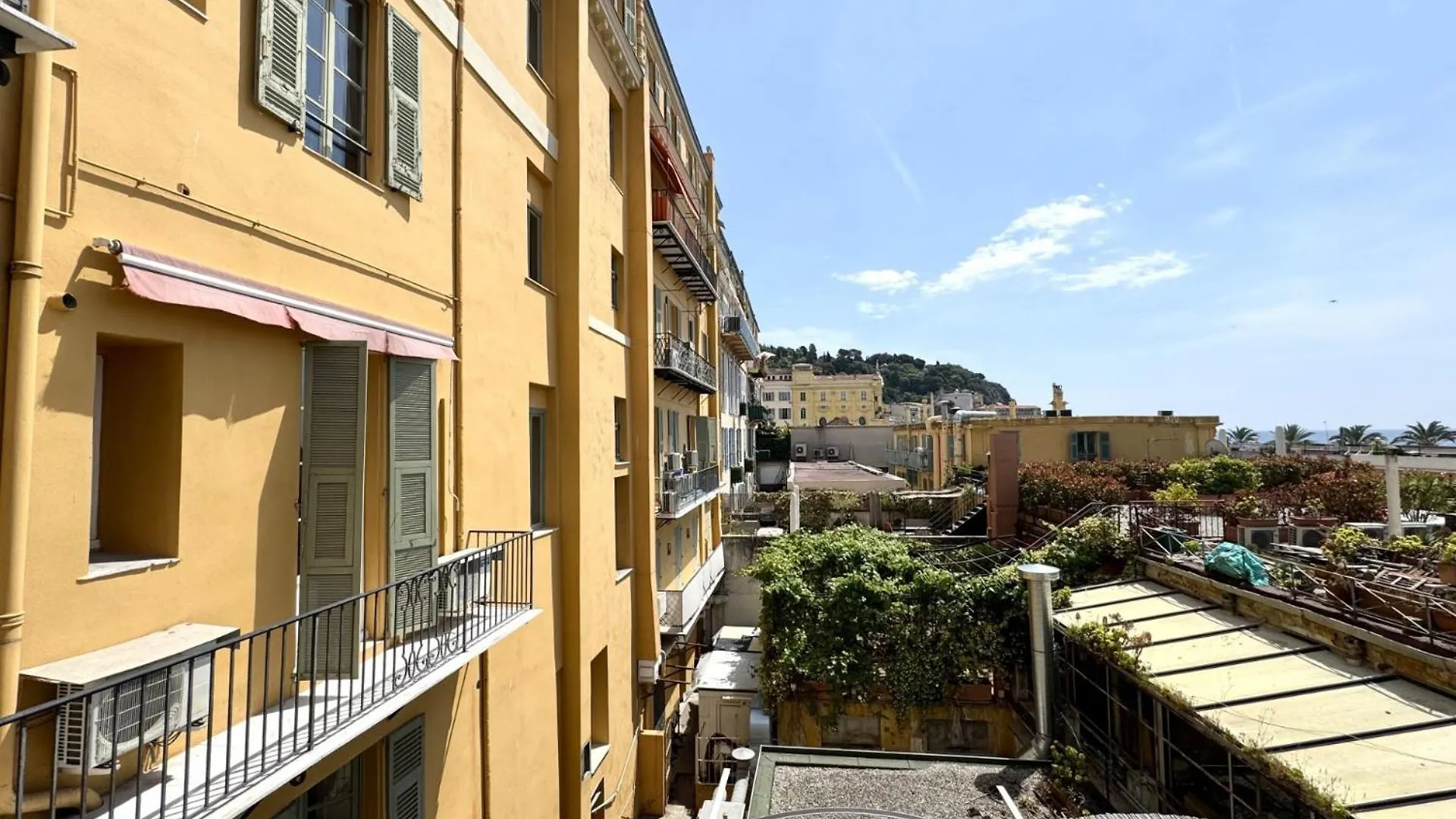 Apartament Aparthotel Riviera Nice Cote D'Azur - Old Town - Studio Ac - Sea View - 50M Promenade Des Anglais- La Maison Linda